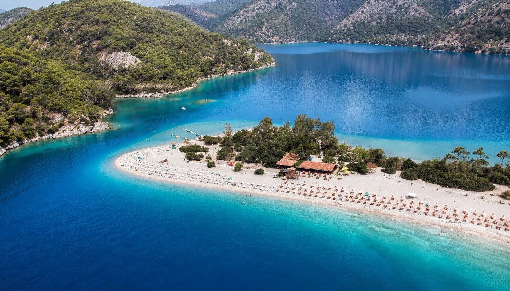 Ölüdeniz — Muğla'nın Ege kıyısı, mavi liman ve çam ormanları